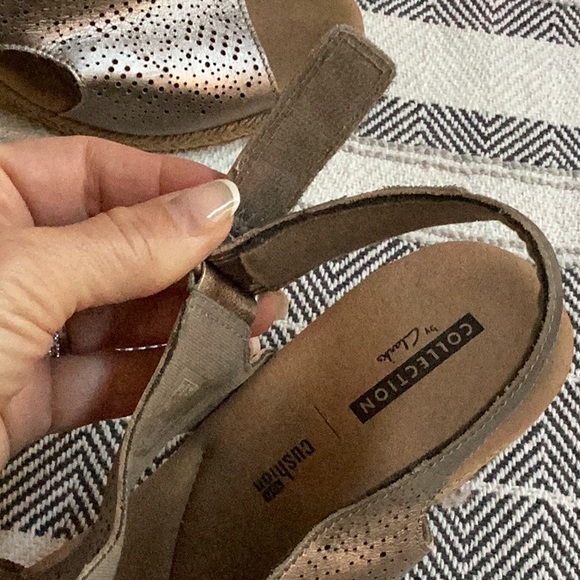 Women’s Clark’s Pewter Metallic Wedge Sandal - Picture 4 of 4